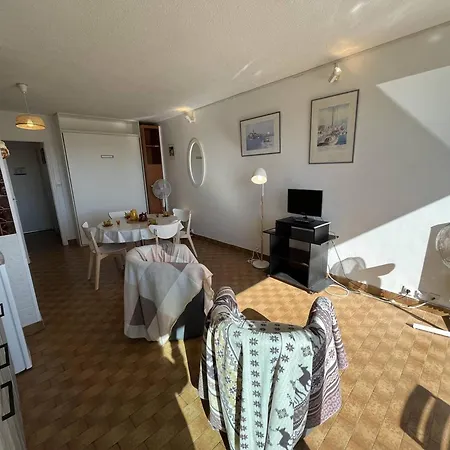Studio Cabine Au Cap D'agde, 4 Couchages, Terrasse, Parking, Plage A Proximite - Fr-1-249a-40