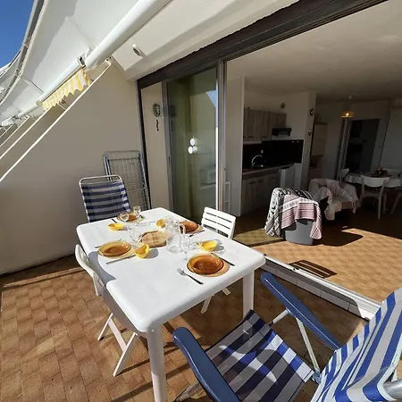 Studio Cabine Au Cap D'agde, 4 Couchages, Terrasse, Parking, Plage A Proximite - Fr-1-249a-40 Appartamento